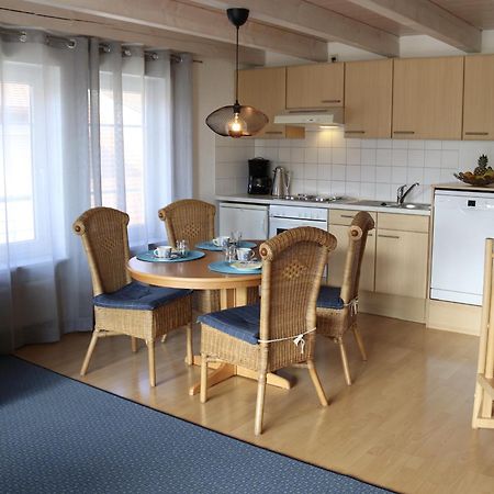 Gaestehaus Maeder Am Hafen Ульдинген-Мюльхофен Номер фото