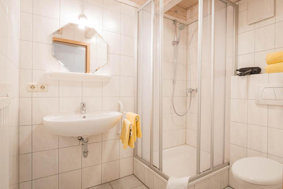 Gaestehaus Maeder Am Hafen Ульдинген-Мюльхофен Номер фото