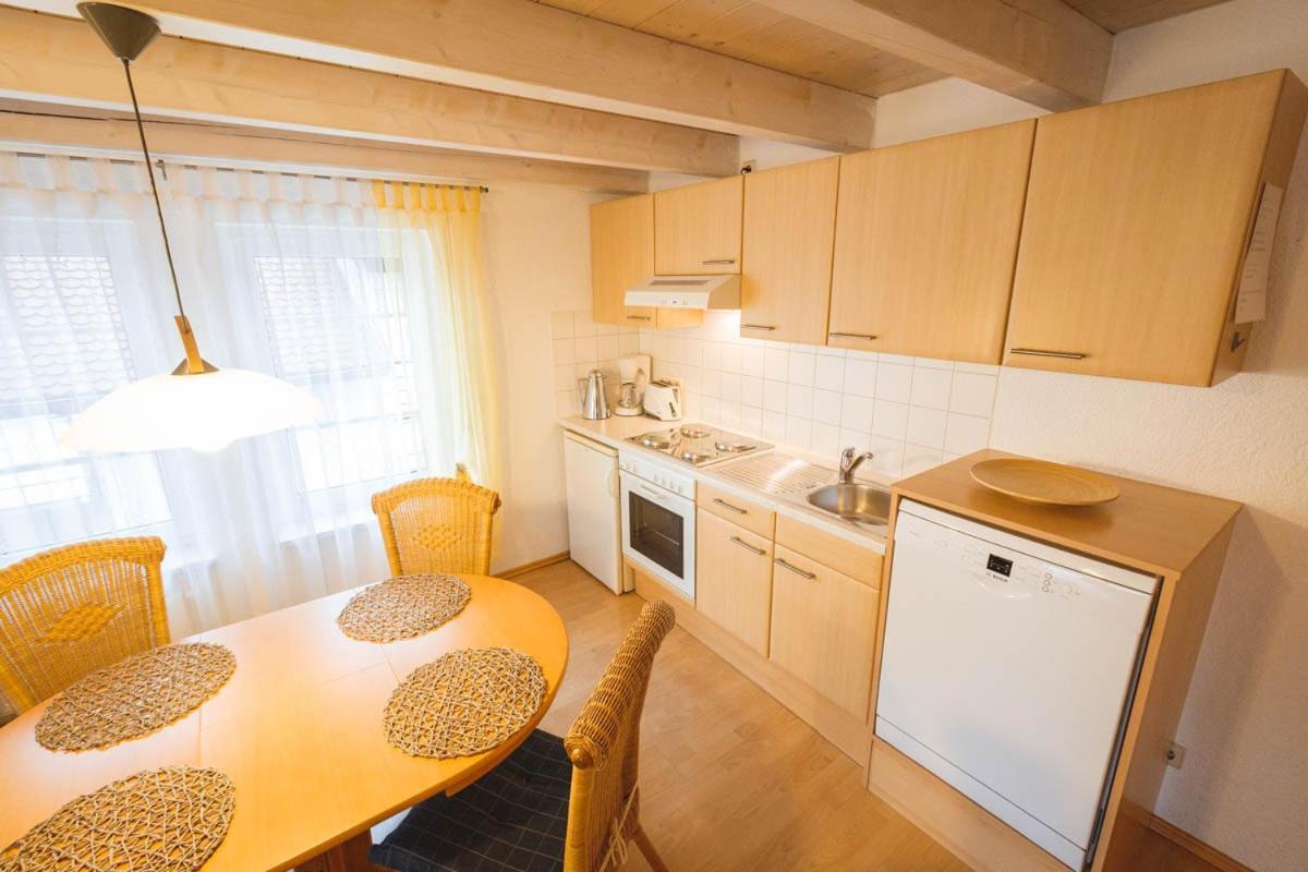 Gaestehaus Maeder Am Hafen Ульдинген-Мюльхофен Номер фото